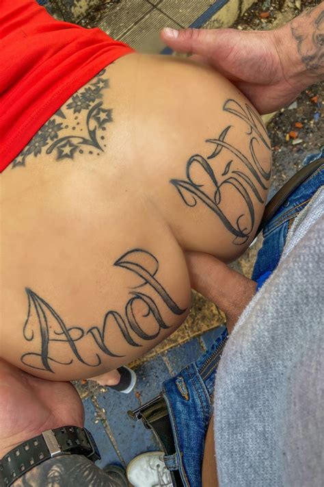 The MILF Hunter Dates A Slut Brunette MILF And Fucks Her In An Abandoned Place Hitzefrei