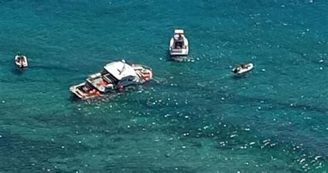 Encalla Uno De Los Barcos Tur Sticos Que Une Corralejo E Isla De Lobos