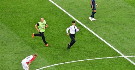 Condenan a miembro de Pussy Riot que invadió estadio en final del Mundial Europa Tvn Panamá