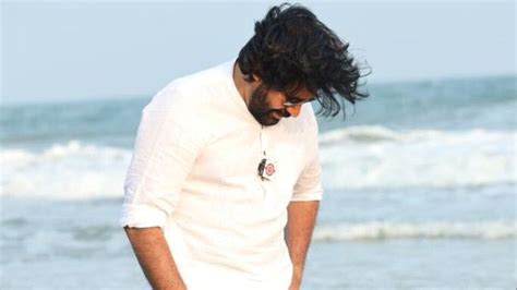 Pawan Kalyan at Vizag Beach సగర తరల జనసనన ఫటల ఇవ