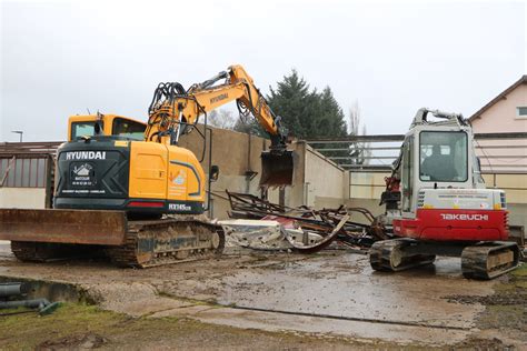 Premier Coup De Pelle Pour La D Construction Des Anciens Ateliers