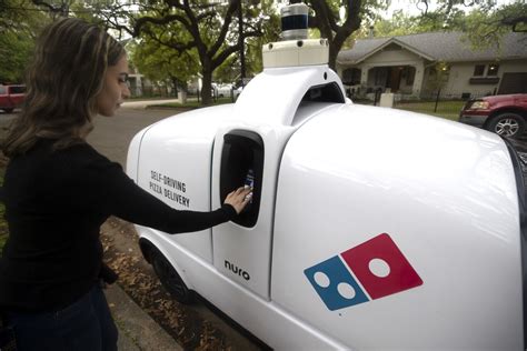 Este Es R El Coche Aut Nomo De Nuro Y Domino S Pizza Que Ya Reparte