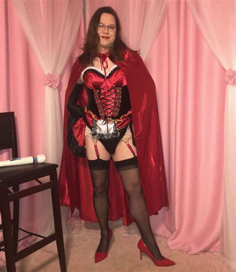 Joanie A Mature TV Poses Photo AShemaletube