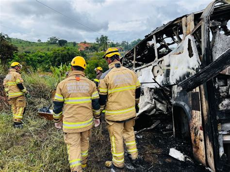 N Mero De Mortos Em Acidente Sobe Para Diz Pol Cia Civil De Minas