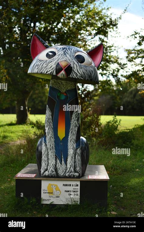 Statue of a cat in Kilkenny Castle Park Stock Photo - Alamy