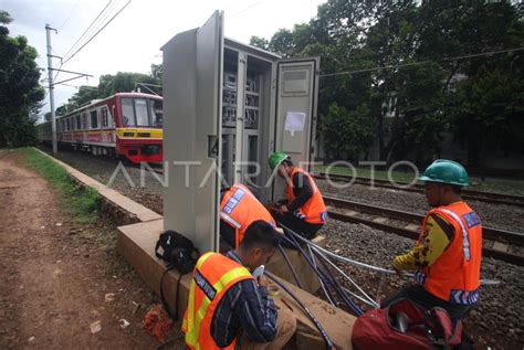 Perbaikan Sinyal Kereta Api Antara Foto