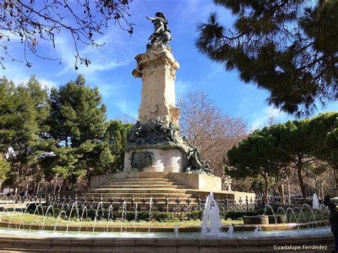 El Monumento A Los Sitios Zaragoza