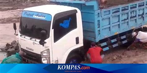 Truk Terjebak Banjir Lahar Gunung Semeru Sopir Naik Ke Atap Untuk