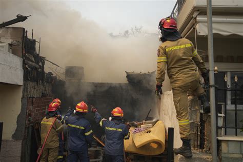 Incendies en Grèce Combats sur plusieurs fronts La Presse