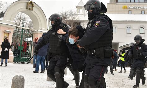 In Russia Arresti Alle Proteste Per Navalny Scontro Con Gli Usa