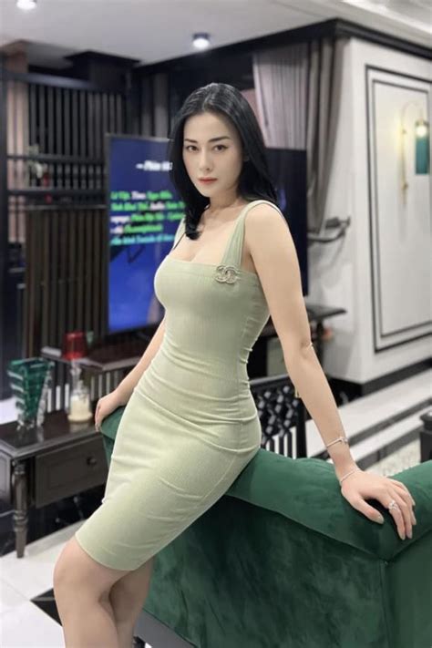 Phương Oanh chăm diện đồ bó sát khoe dáng nuột bảo sao Shark Bình lại