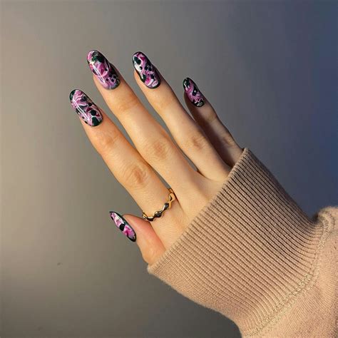 20 Marble Nail Designs That Are Totally Mesmerizing