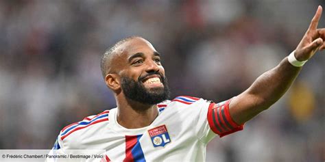 Alexandre Lacazette Moqu Cause De Sa Voix De Quoi Souffre Le