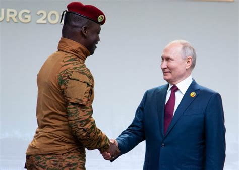 Le Capitaine Ibrahim Traoré et Vladimir Poutine Pour un