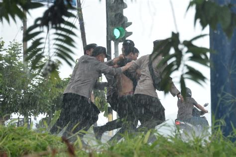 Mahasiswa Yang Diamankan Saat Demo Tolak Uu Ciptaker Sudah Dilepas Ada