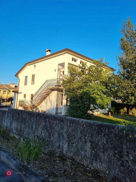 Casa Bifamiliare Trifamiliare In Vendita In Zona Centro A Pieve Di