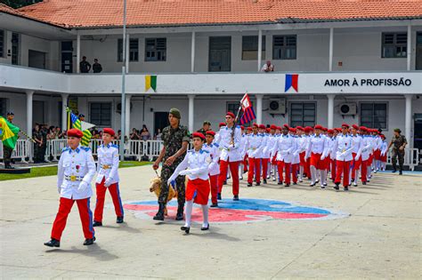 Formatura De Entrega Da Boina Aos Alunos Do Col Gio Militar Da Vila Militar