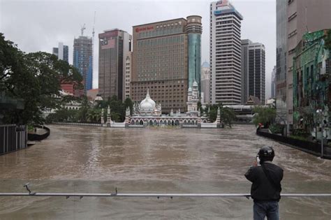 Dua Sungai Di Kuala Lumpur Meningkat Melebihi Paras Bahaya Amaran