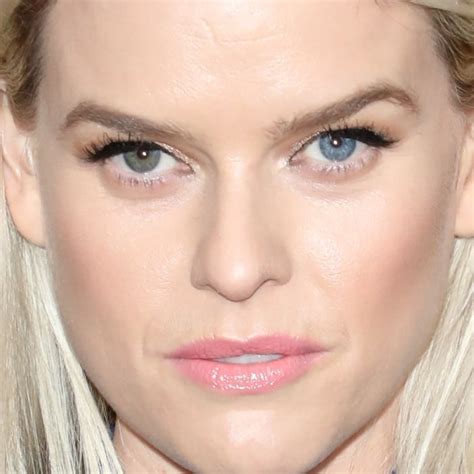 Brillo Punta De Flecha Muestra Alice Eve Ojos Omitido Comodidad Accidental