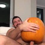 Urso Gostoso Muito Tes O Comendo Uma Abobora Porno Gay Sexo Gay