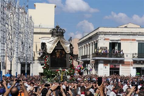 Reggio Calabria La Città In Festa Per La Madonna Della Consolazione La Sacra Effige In