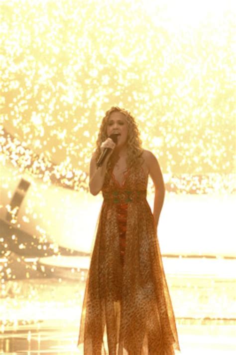 Carrie Underwood Wins American Idol Season 4