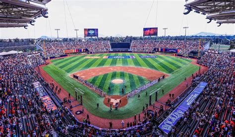 Figuras Dentro Y Fuera Del Diamante Miembros De Astros Y Rockies