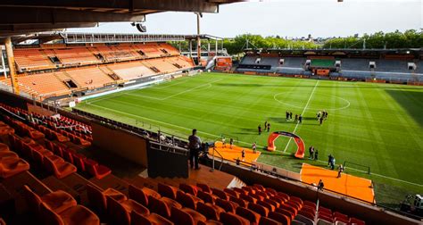 Lorient OL La Ligue Va Examiner La Pelouse Du Moustoir