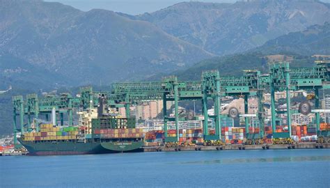 Incidente Al Porto Di Genova Un Operaio Morto Schiacciato E Un Altro