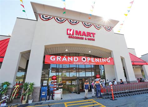 What Is H Mart Heres What To Know About The Korean Grocery Store