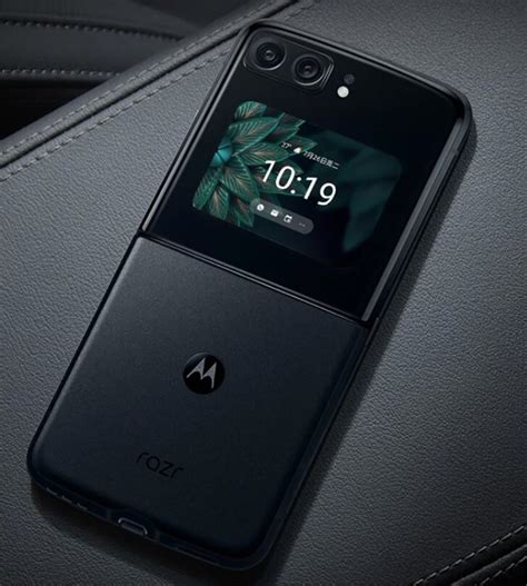 Motorola Finally Unveils The All New Moto Razr Off