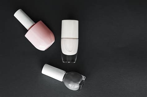 Botellas De Esmalte De U As En La Marca De Belleza De Fondo Negro