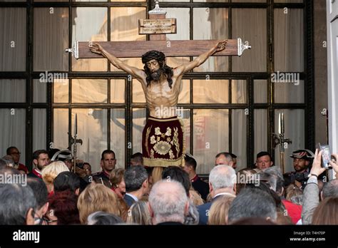 Madrid España 16 De Abril 2019 La Gente Queing Para Besar Los Pies