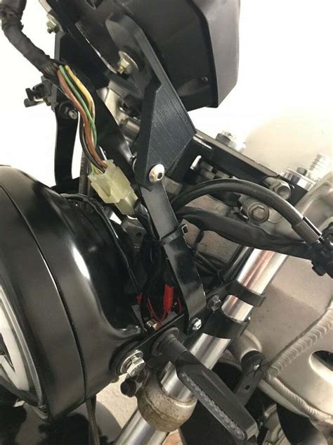 Archivo STL gratuito Soporte de velocímetro tacómetro Suzuki SV650 1000