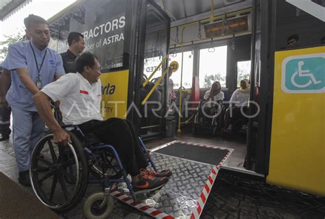 Bus Transjakarta Bagi Penyandang Disabilitas Antara Foto