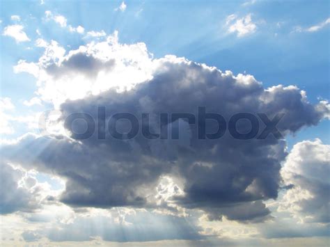 Dunkle Und Helle Wolken Am Himmel Stock Bild Colourbox