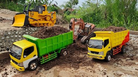 Muatannya Full Mobil Truk Canter Fuso Oleng Isuzu Giga Tronton Muatan