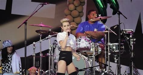 Famosos Miley Cyrus Present We Can T Stop En Jimmy Kimmel