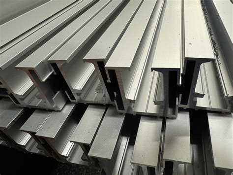 Трек для раздвижных дверей • Пенал в стену