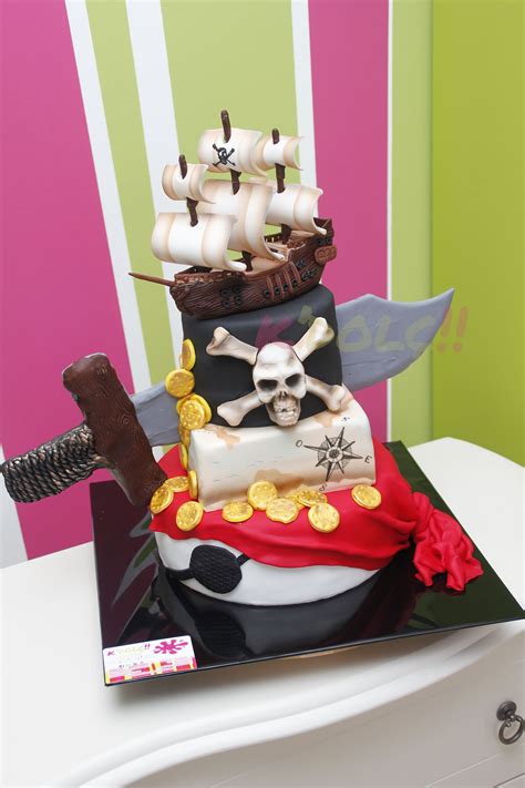 Tarta Barco Pirata Fondant Hecha De Bizcocho De Vainilla Con Relleno