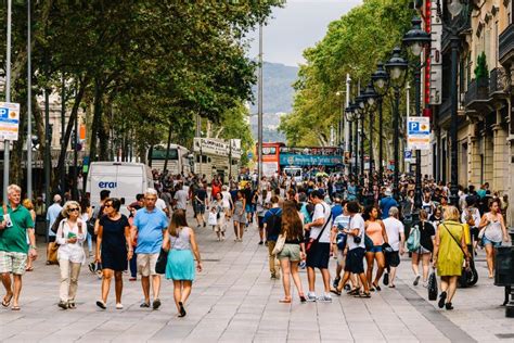 Vida Cotidiana En La Ciudad Céntrica Ocupada De Barcelona De España