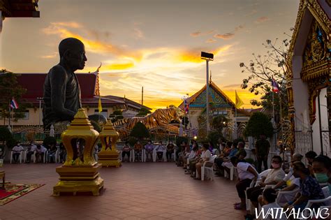 บรรยากาศพุทธศาสนิกชนผู้ใจบุญร่วมกันเวียนเทียนเนื่องในวันวิสาฆบูชา ซึ่ง