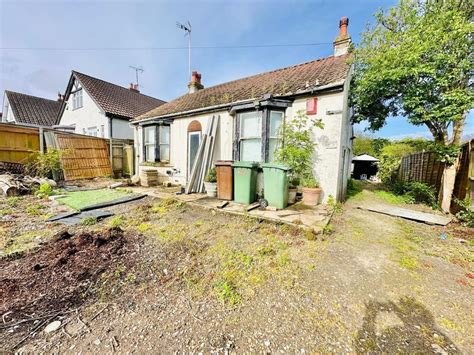 2 Bed Detached Bungalow For Sale In Pump Lane Rainham Gillingham Me8