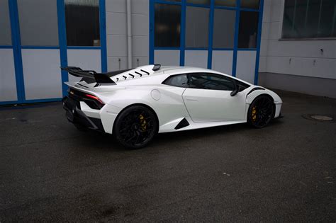 Bianco Comes Nero Noctis Lamborghini Huracán STO LP640 2