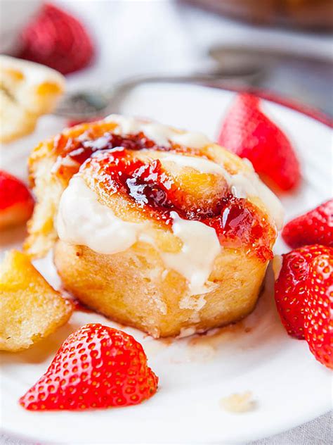 Strawberry Sweet Rolls With Vanilla Cream Cheese Glaze Red Star® Yeast