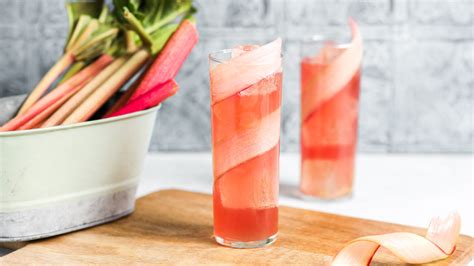 How To Turn Rhubarb Into A Refreshing Iced Tea