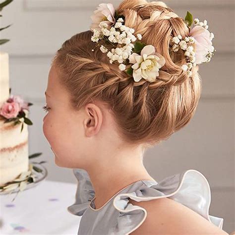 Hairstyle For Wedding With Flowers