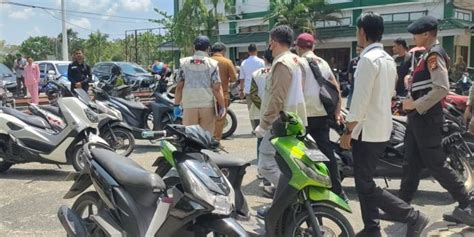 Penyidik KPK Geledah Ruang Kerja Bupati Dan SKPD Pekanbaru Pos