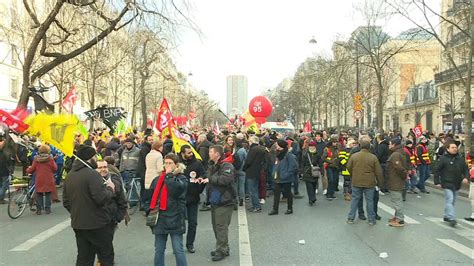 Réforme Des Retraites Plusieurs Milliers De Personnes Manifestent à