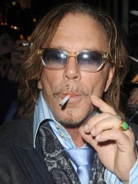 Smoking Celebrities (28 pics)